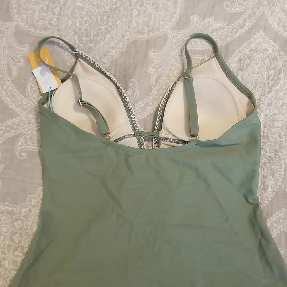 Swimsuit - Picture 2 of 4